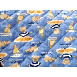 TISSU MATELASSÉ IMPRIMÉ NOUNOURS ET NUAGES SUR FOND BLEU A0003